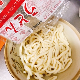 生 冷凍うどんをハサミなしで幼児用うどんの長さに レシピ 作り方 By Emi S Kitchen 楽天レシピ